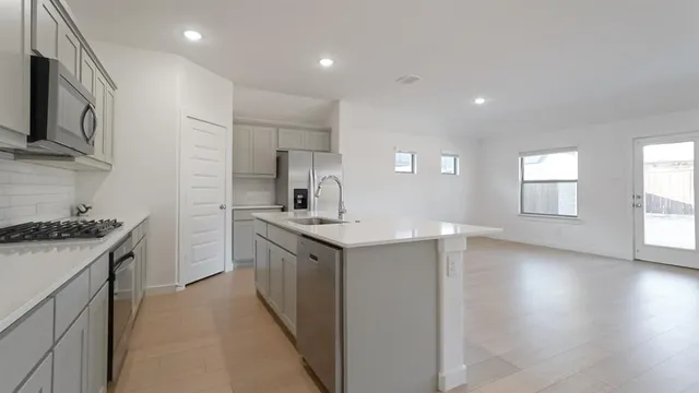 $2,400 | 465 Chase Creek Drive, Lavon, TX 75166