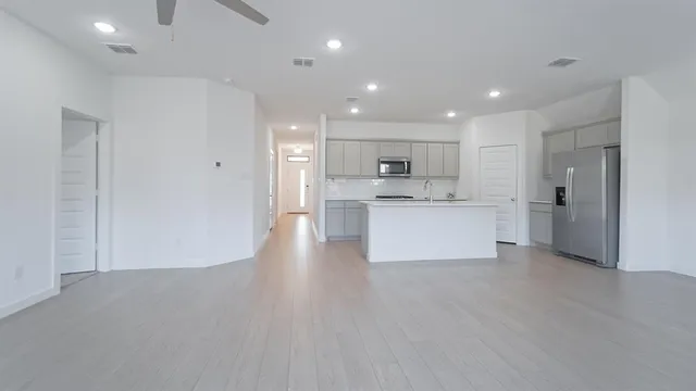 $2,400 | 465 Chase Creek Drive, Lavon, TX 75166