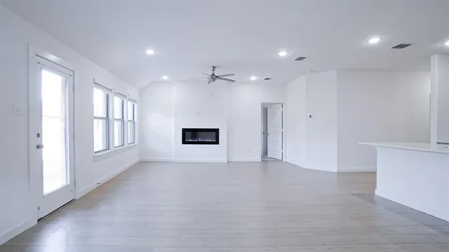 $2,400 | 465 Chase Creek Drive, Lavon, TX 75166