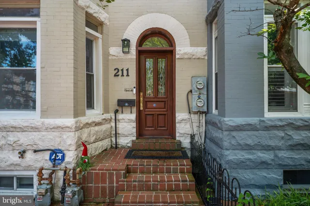 a view of building with a outdoor space