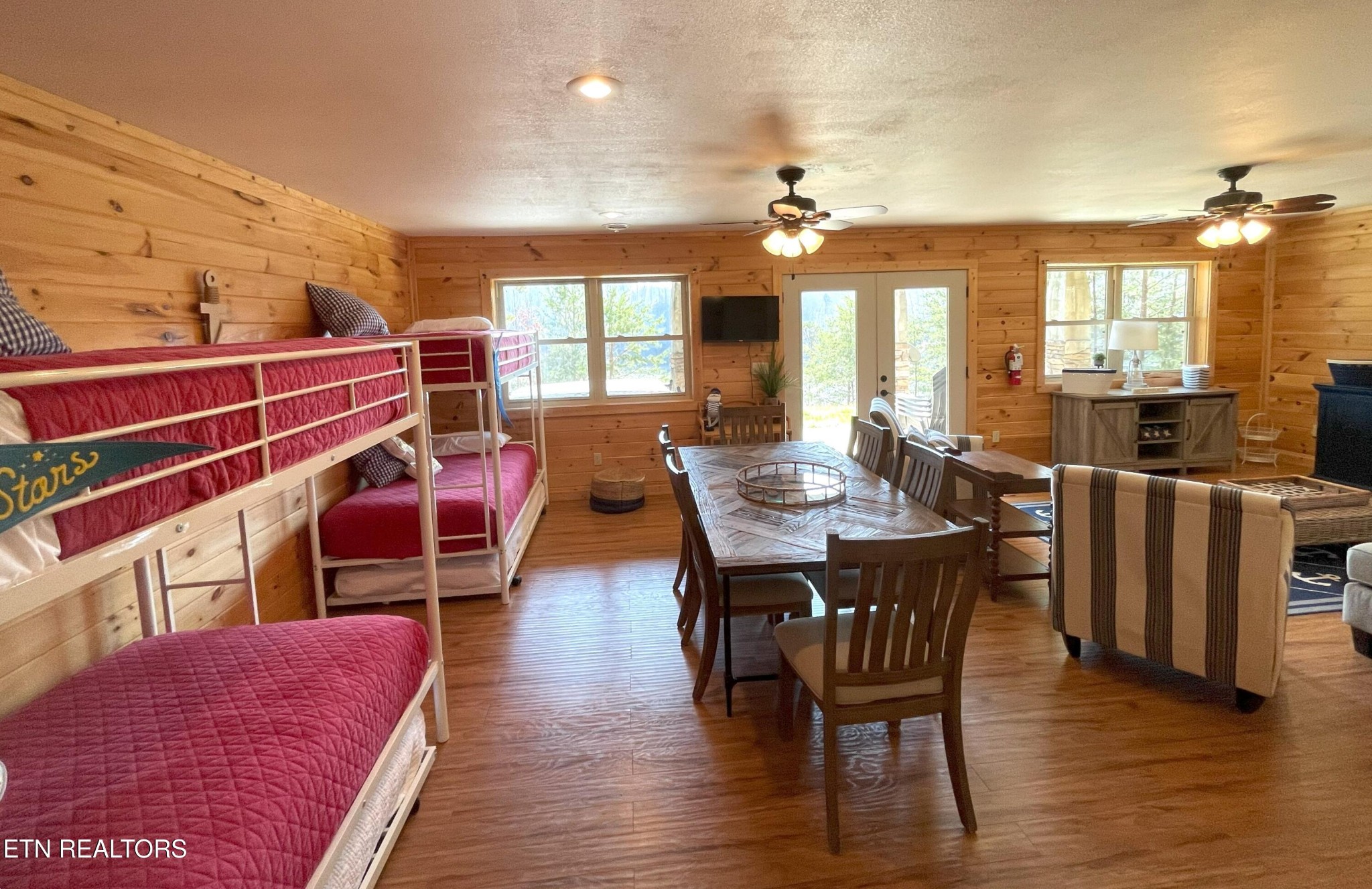 625 Bluff View Road New Tazewell, TN 37825 - Photo 31 of 57 a view of a dining room with furniture and wooden floor