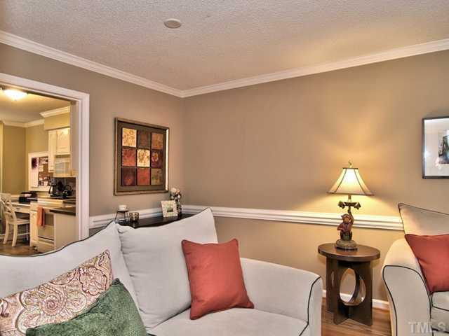 4527 Hershey Court Raleigh, NC 27613 - Photo 4 of 25 Move In Ready. Neutral Wall Paint.