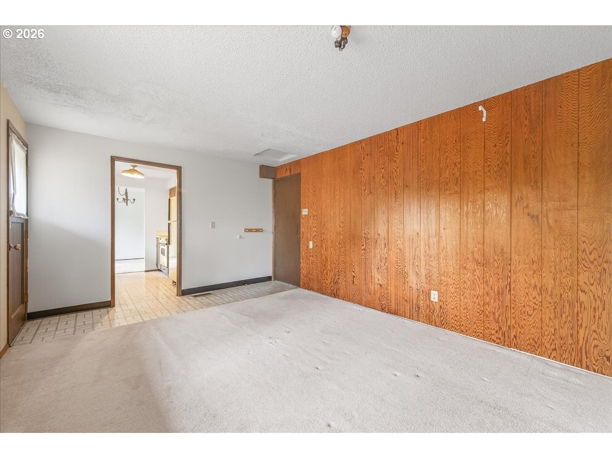 10036 Southwest 50th Avenue Portland, OR 97219 - Photo 17 of 34 Gallery Image 17