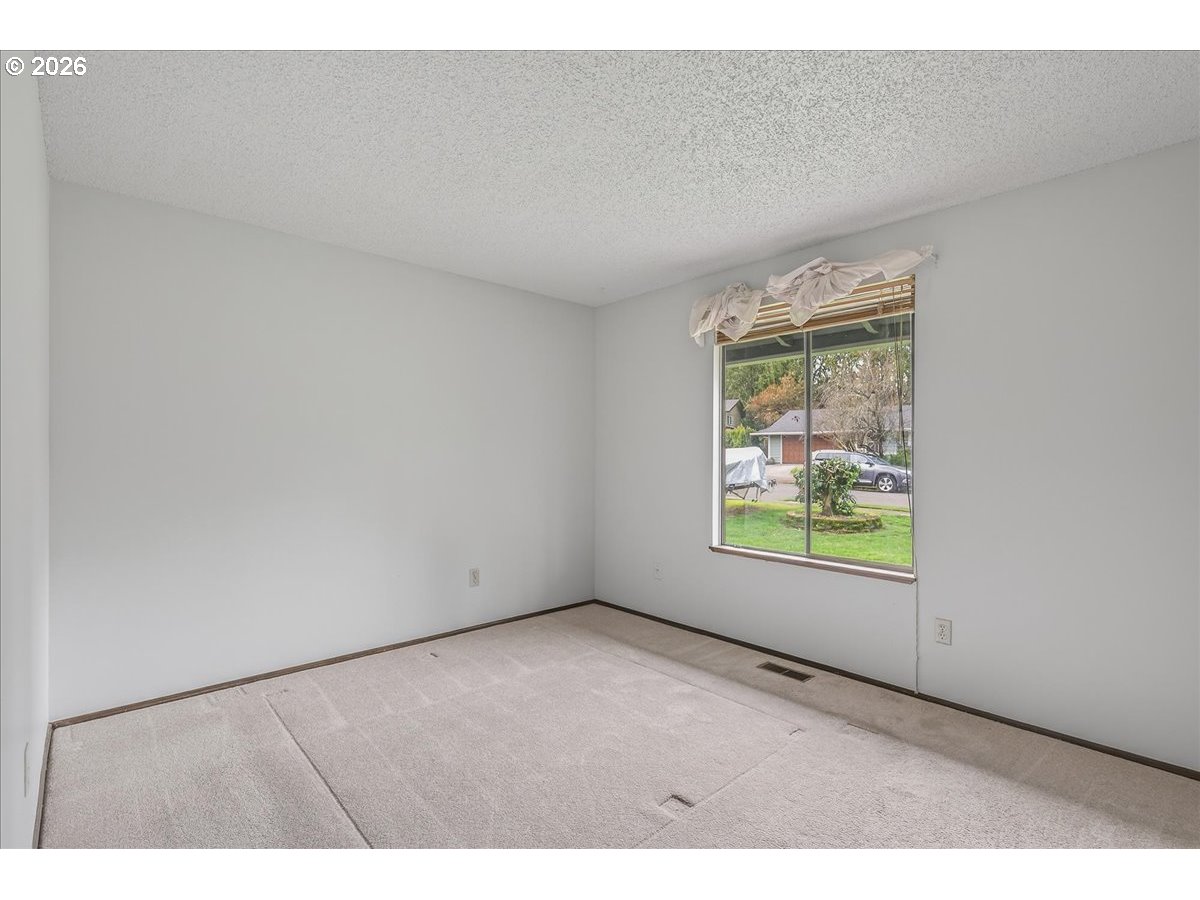 10036 Southwest 50th Avenue Portland, OR 97219 - Photo 19 of 34 Gallery Image 19