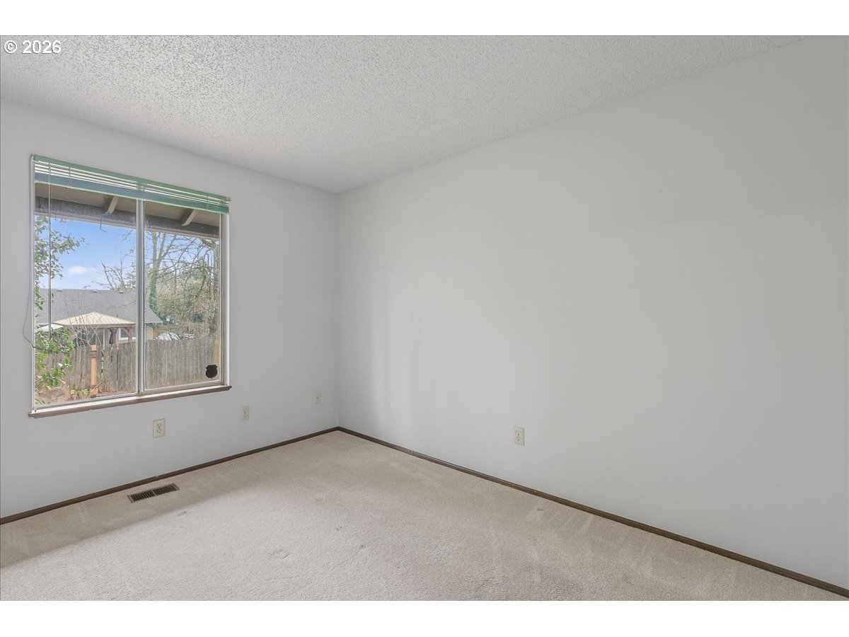 10036 Southwest 50th Avenue Portland, OR 97219 - Photo 21 of 34 Gallery Image 21