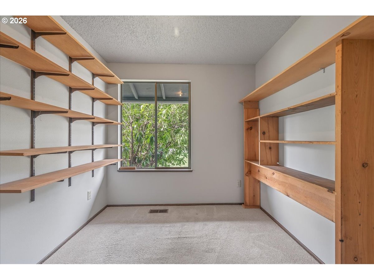 10036 Southwest 50th Avenue Portland, OR 97219 - Photo 25 of 34 Gallery Image 25
