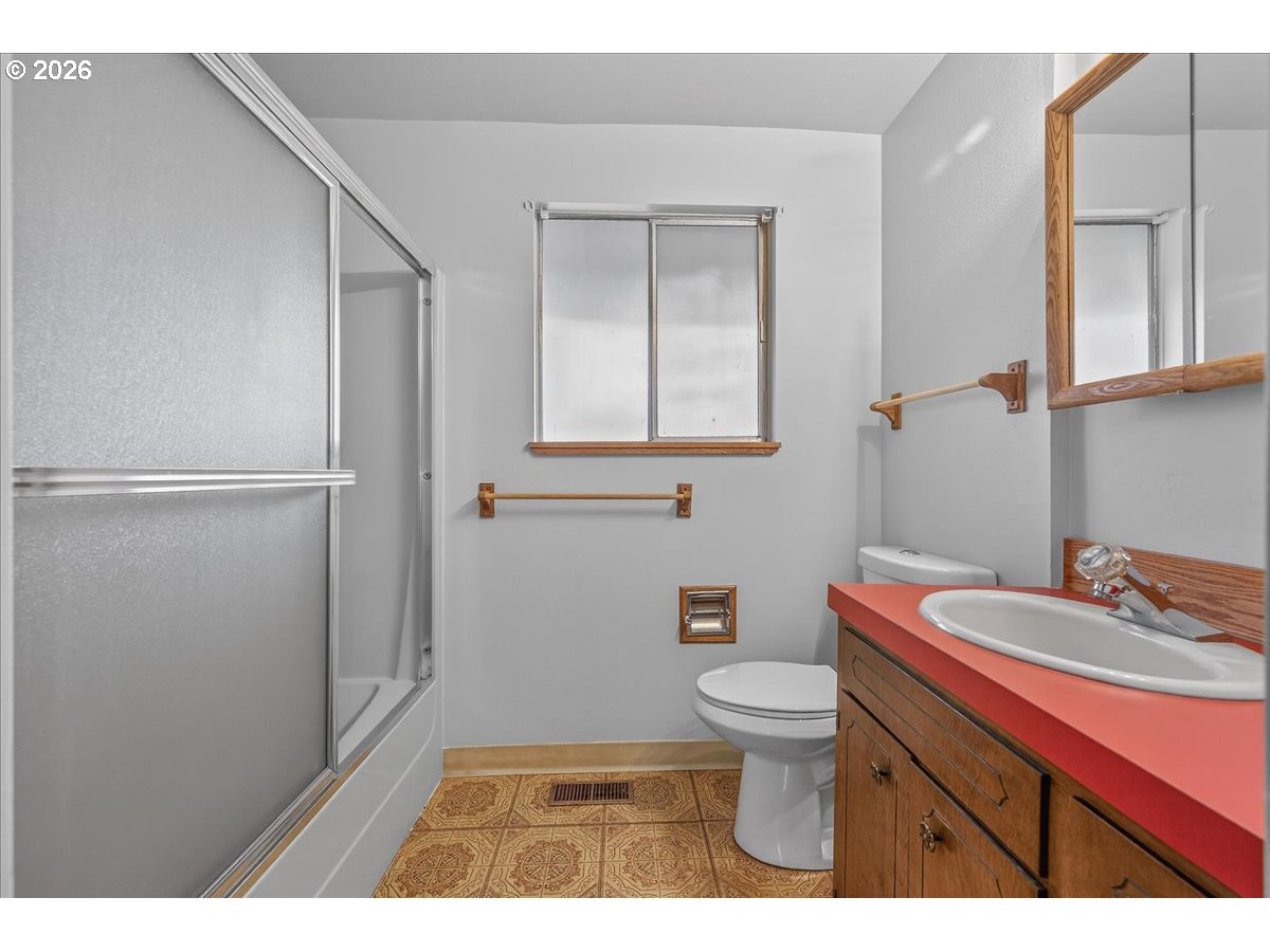 10036 Southwest 50th Avenue Portland, OR 97219 - Photo 27 of 34 Gallery Image 27