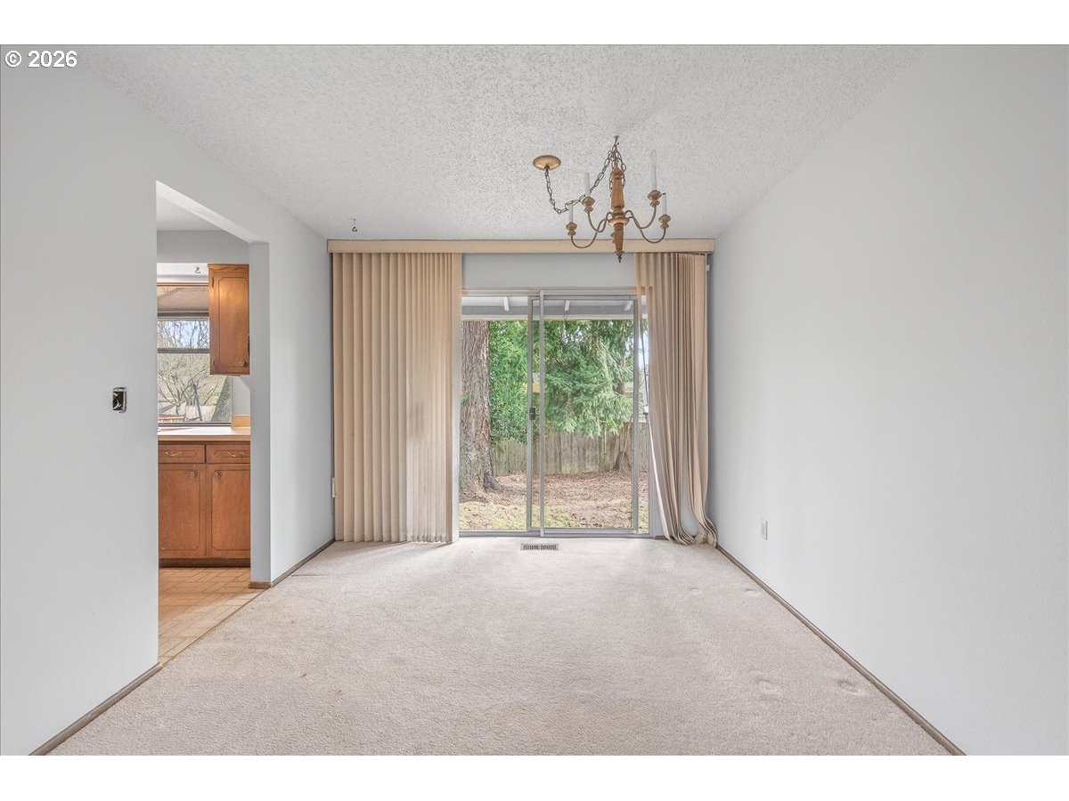 10036 Southwest 50th Avenue Portland, OR 97219 - Photo 9 of 34 Gallery Image 9