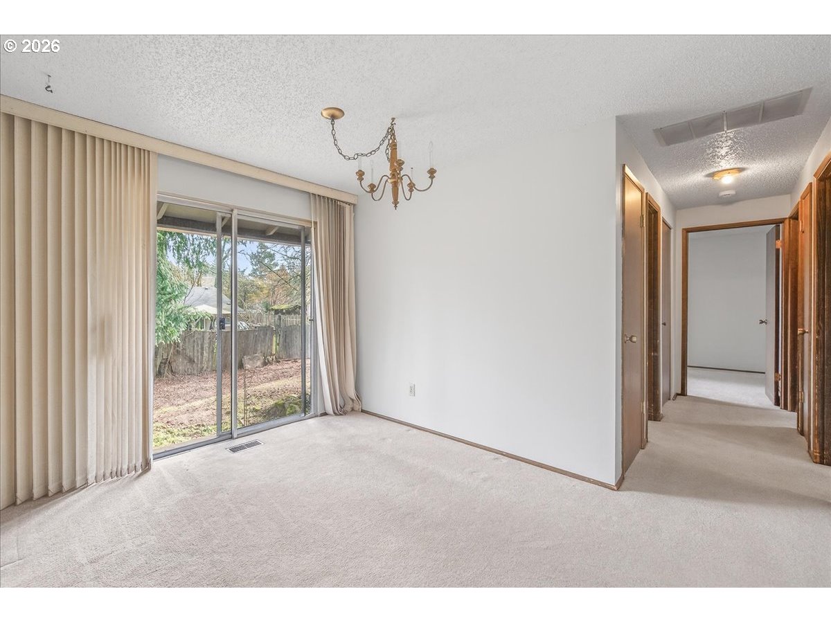 10036 Southwest 50th Avenue Portland, OR 97219 - Photo 10 of 34 Gallery Image 10