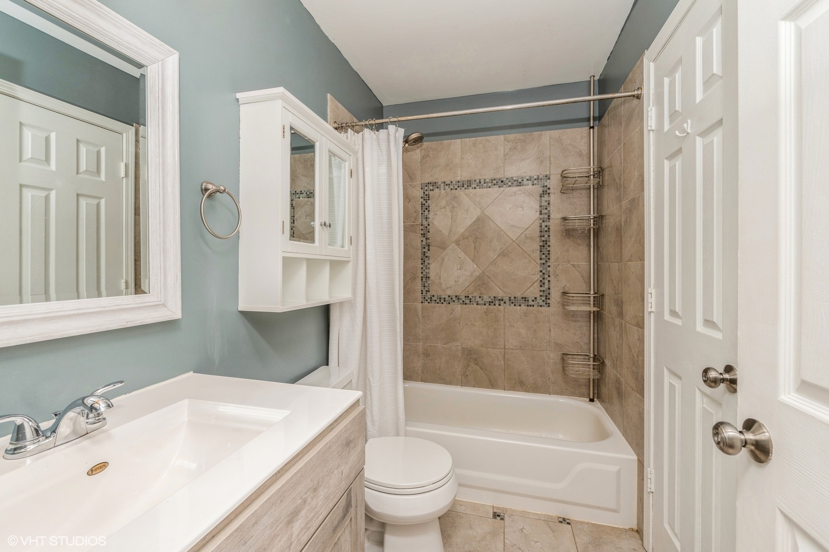 618 Hampton Circle Elgin, IL 60120 - Photo 12 of 18 a bathroom with a sink toilet and shower