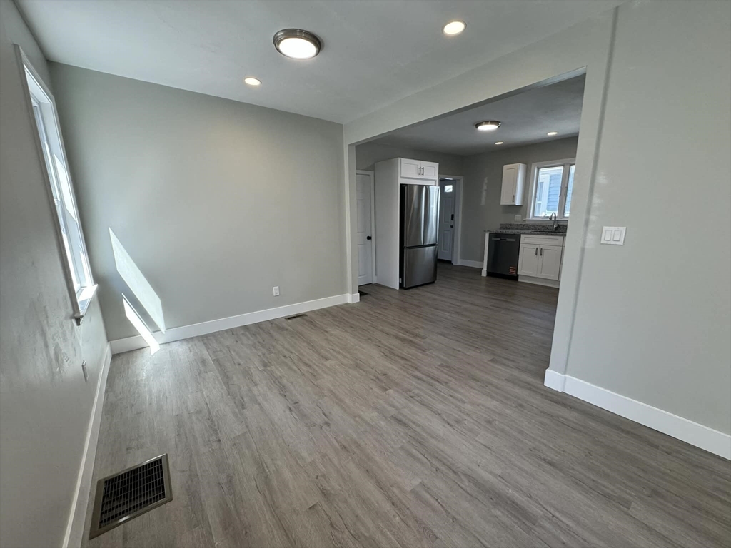 19 Weir Avenue Taunton, MA 02780 - Photo 5 of 29