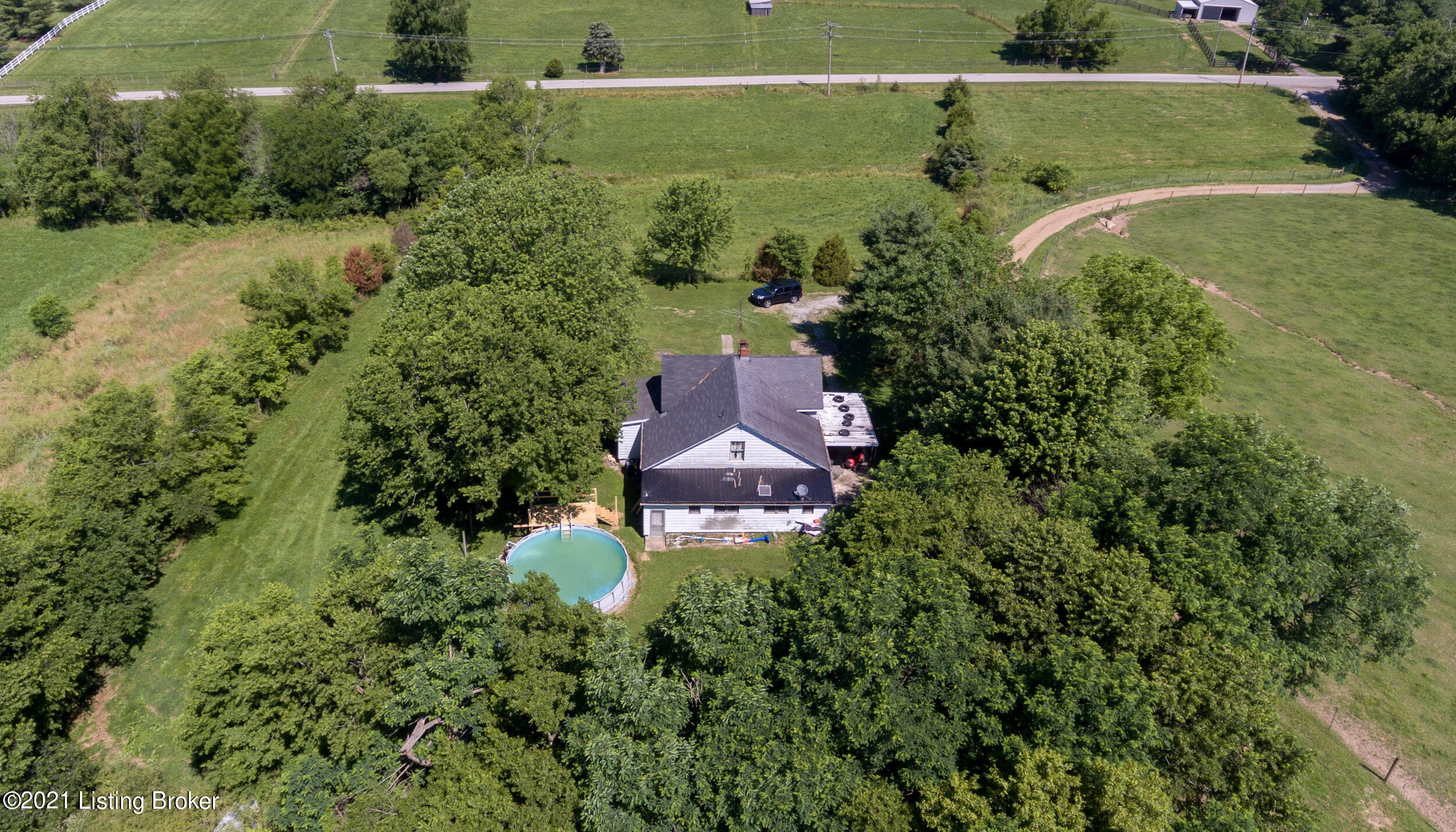 5040 Valley Hill Road Springfield, KY 40069 - Photo 23 of 27 023