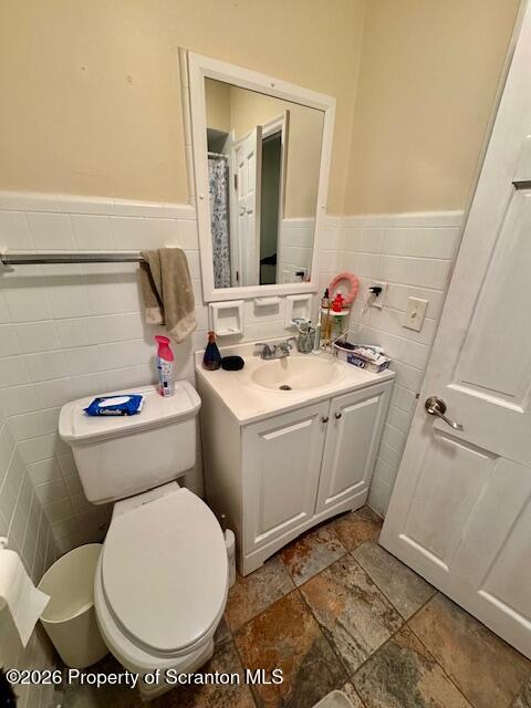 815 Monroe Avenue Scranton, PA 18510 - Photo 10 of 38 Monroe bath off kitchen