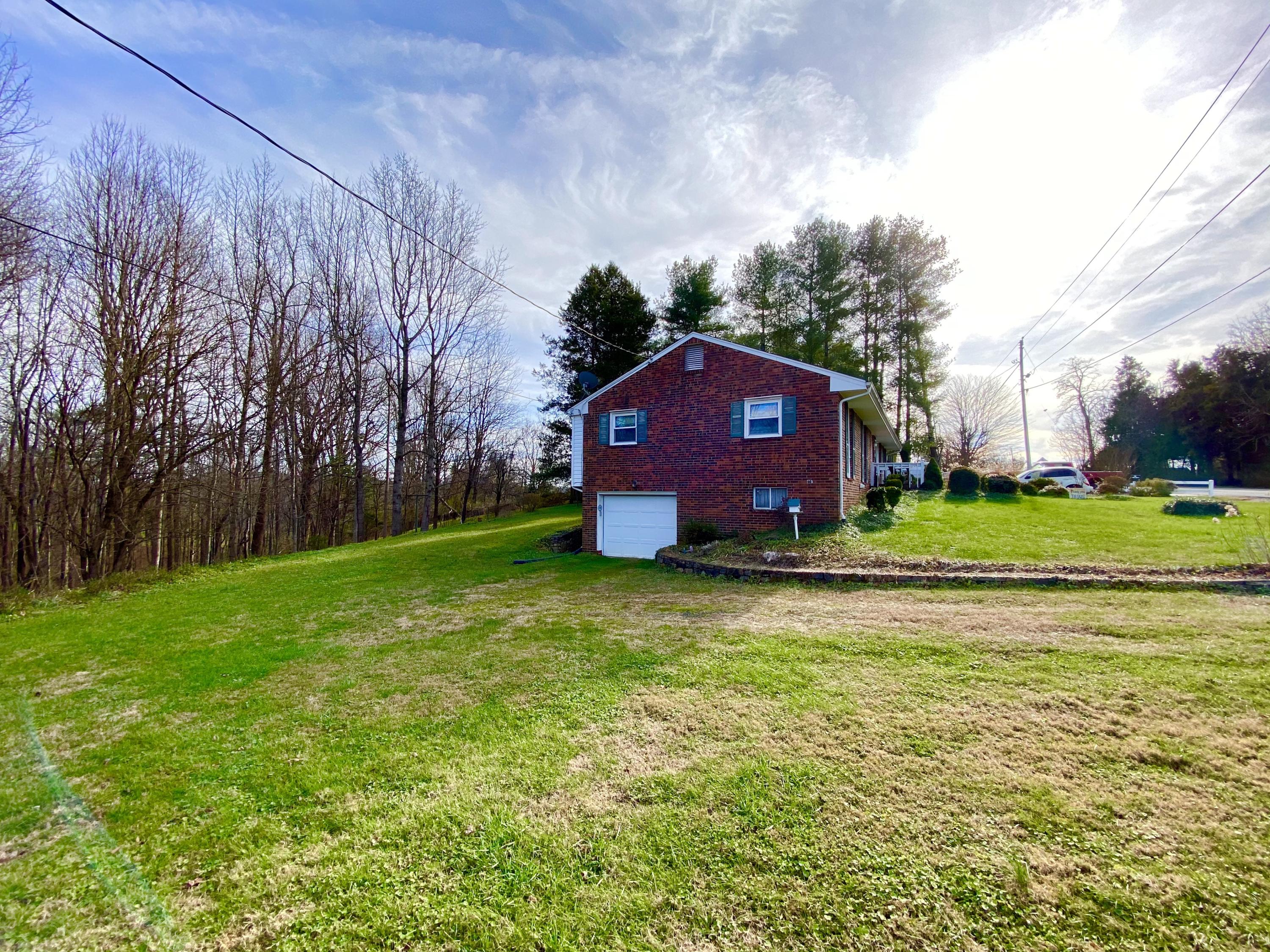 3728 Green Level Road Rocky Mount, VA 24151 - Photo 3 of 32 IMG_3729