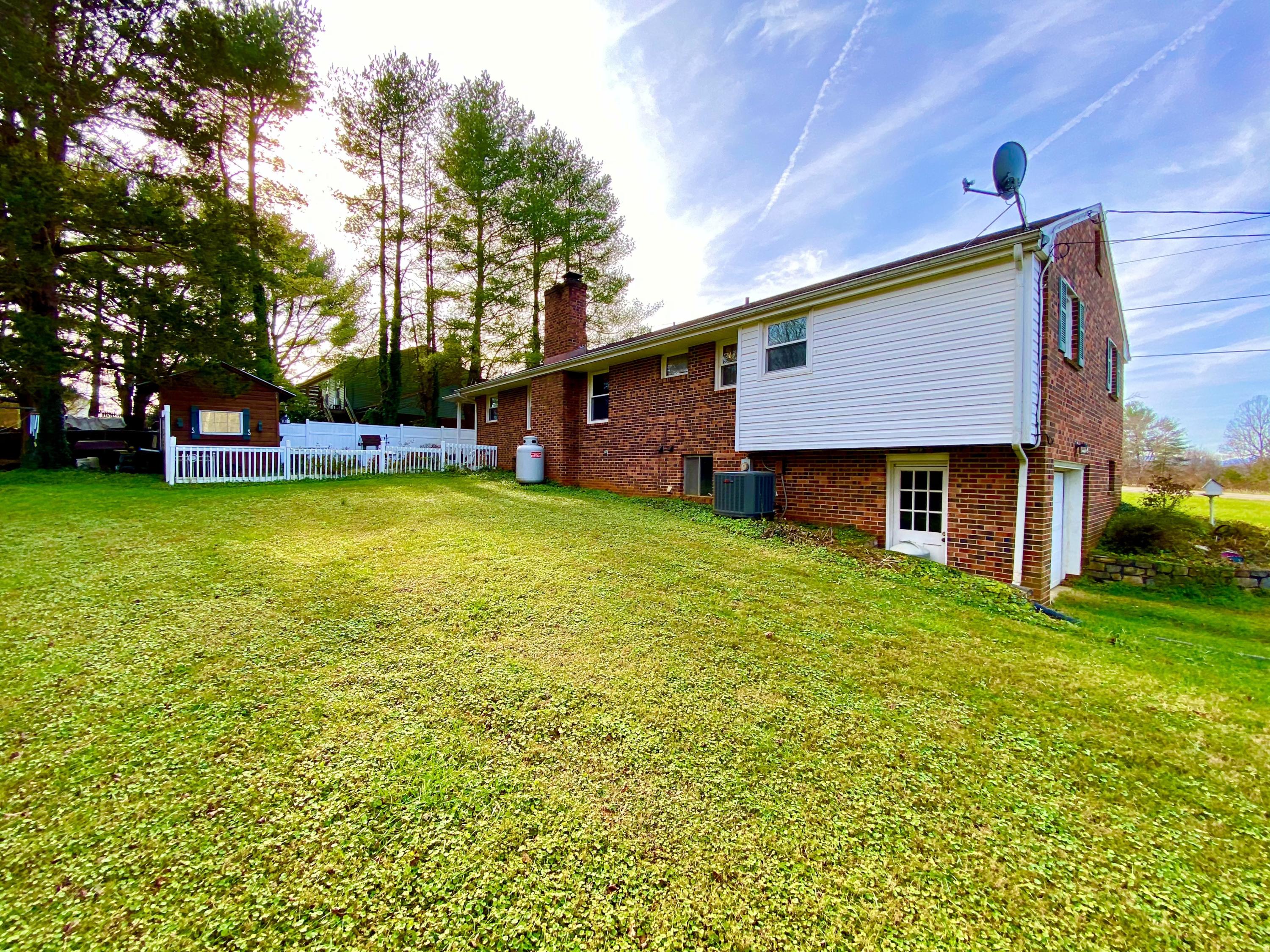 3728 Green Level Road Rocky Mount, VA 24151 - Photo 4 of 32 IMG_3730