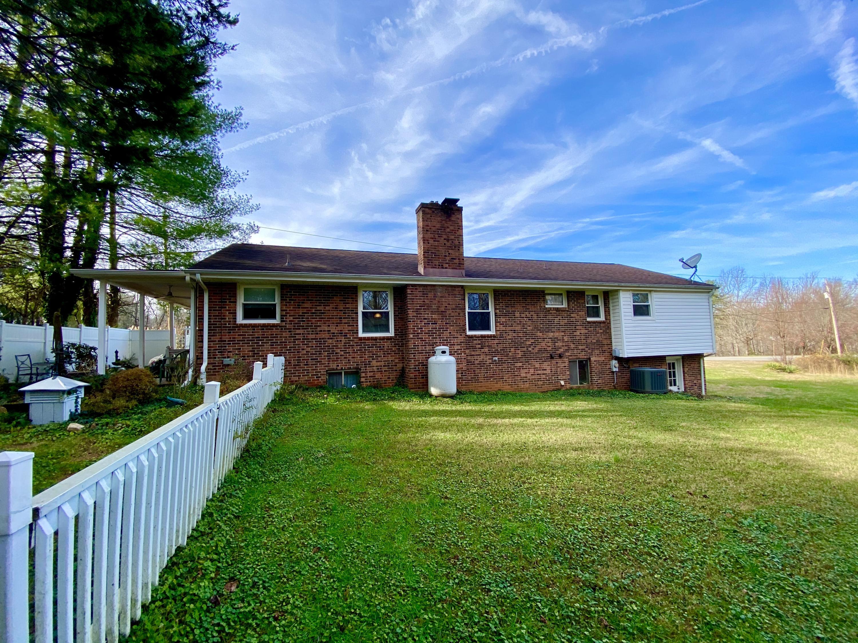 3728 Green Level Road Rocky Mount, VA 24151 - Photo 5 of 32 IMG_3731
