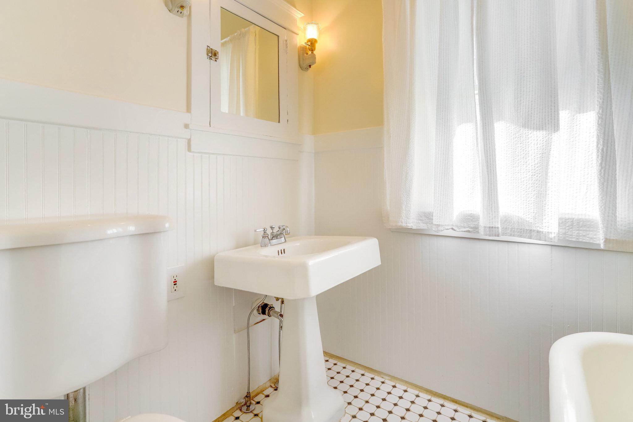 2436 North Glebe Road Arlington, VA 22207 - Photo 15 of 74 Second full bath
