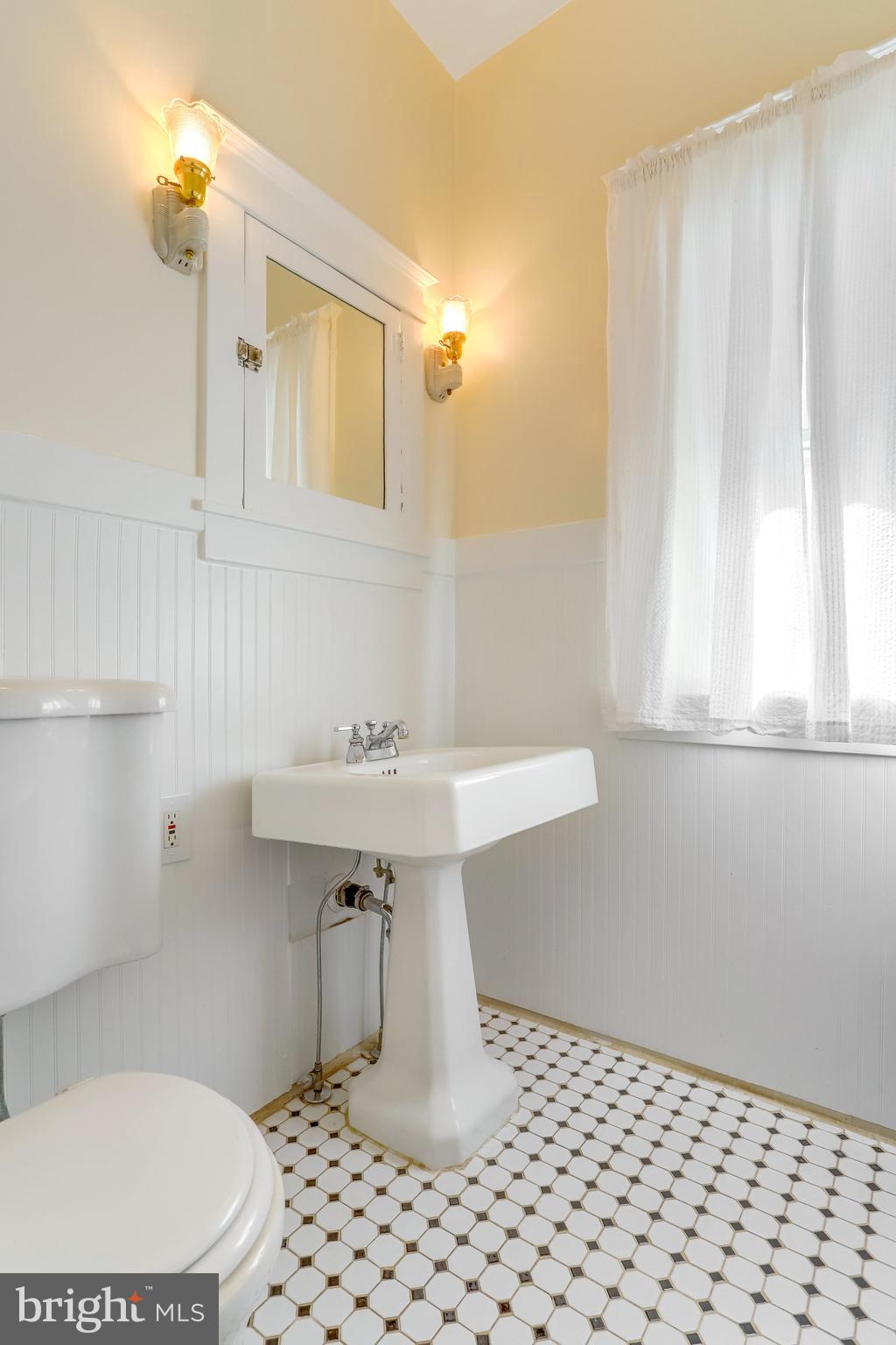 2436 North Glebe Road Arlington, VA 22207 - Photo 16 of 74 Light bright bathroom...