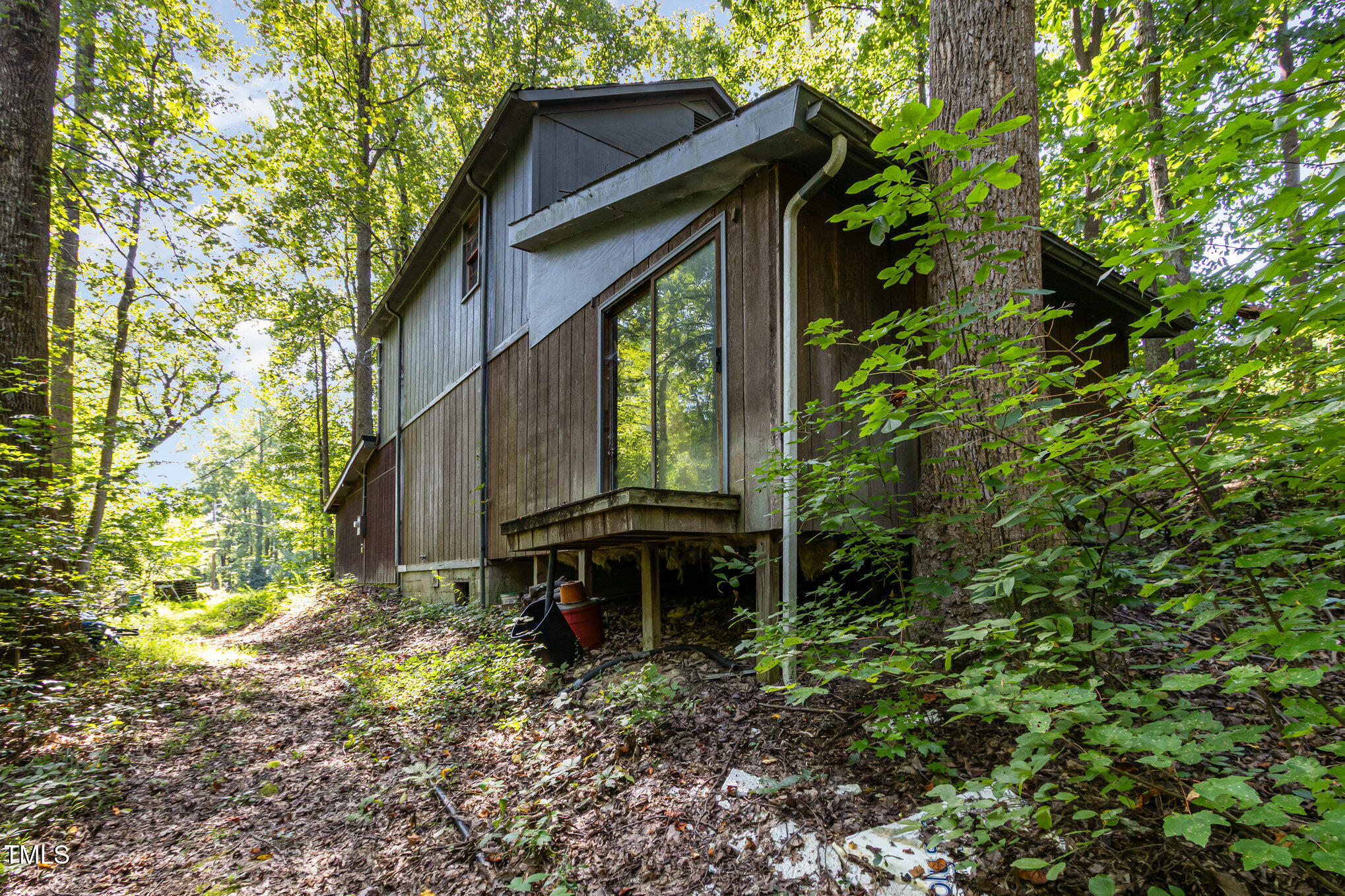 2089 Virgilina Road Roxboro, NC 27573 - Photo 25 of 32 a backyard of a house with table and chairs under an umbrella