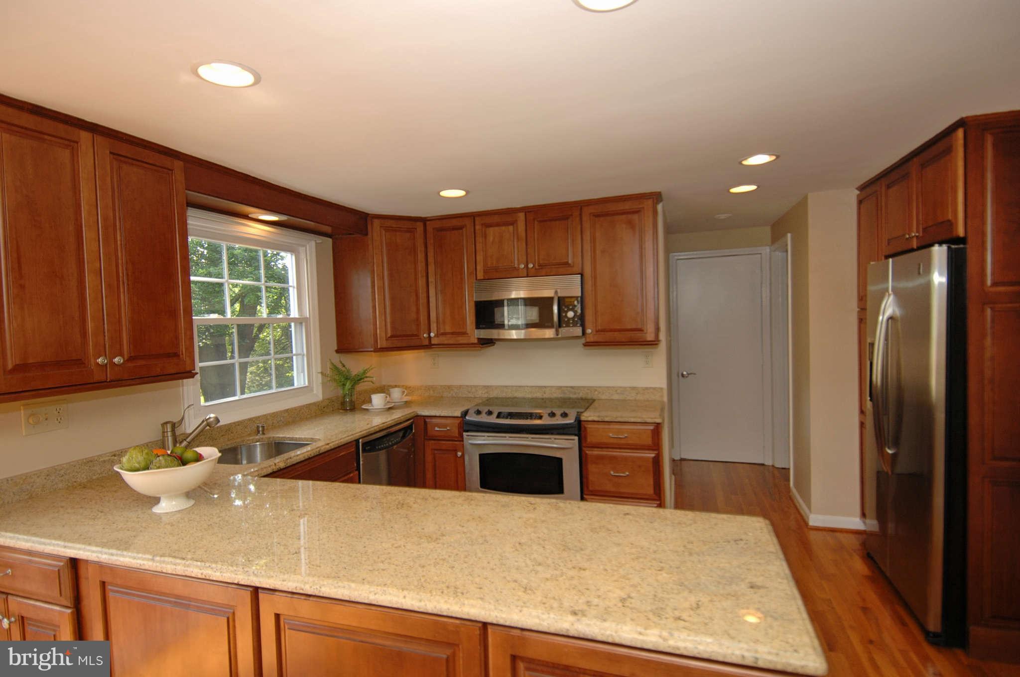 1109 Riva Ridge Drive Great Falls, VA 22066 - Photo 5 of 27 Kitchen
