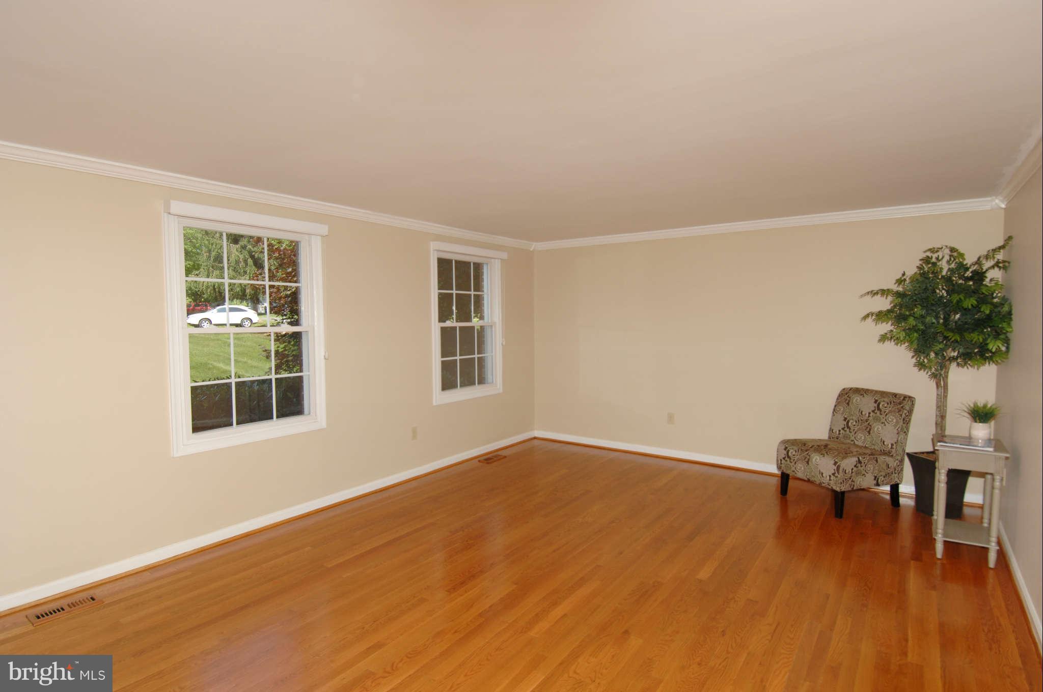 1109 Riva Ridge Drive Great Falls, VA 22066 - Photo 7 of 27 Living Room