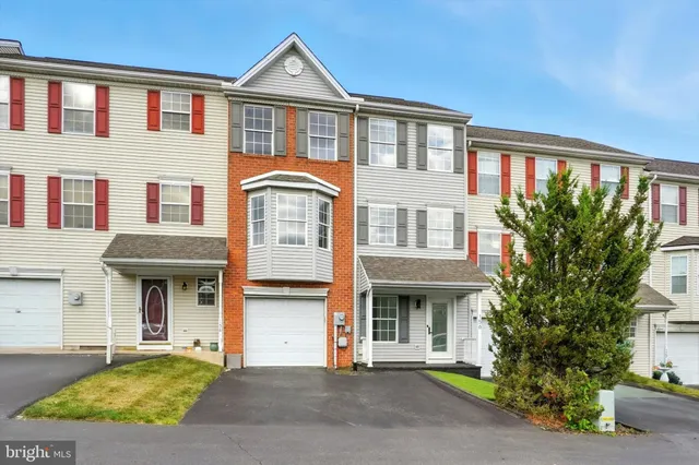 $284,900 | 156 Country Ridge Drive, Red Lion, PA 17356