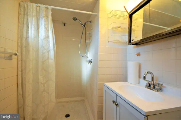 $3,300 | 4600 3rd Street North, Arlington, VA 22203