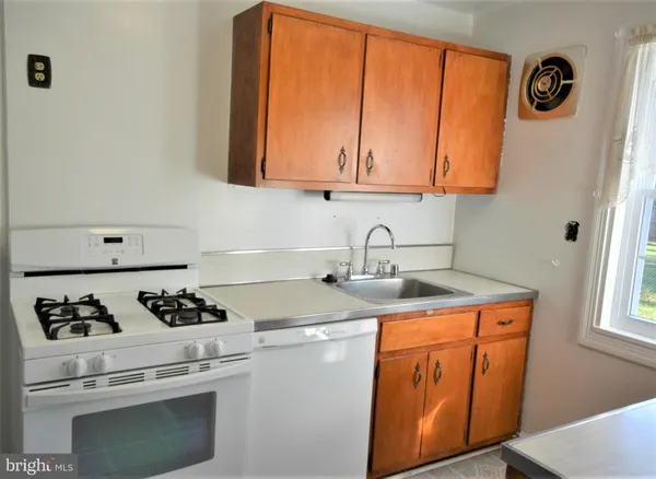 $3,300 | 4600 3rd Street North, Arlington, VA 22203