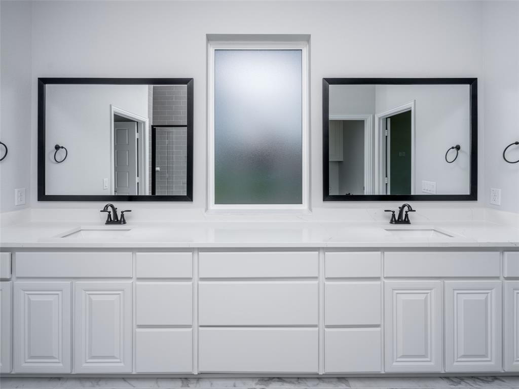 2108 Charters Circle Nevada, TX 75173 - Photo 18 of 37 Bathroom with double vanity