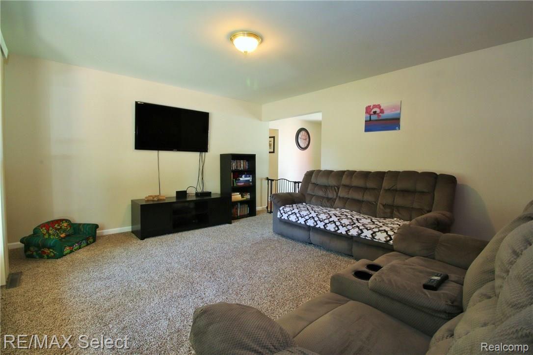 1480 West Judd Road Flint, MI 48507 - Photo 4 of 26 IMG_1364 (2).JPG