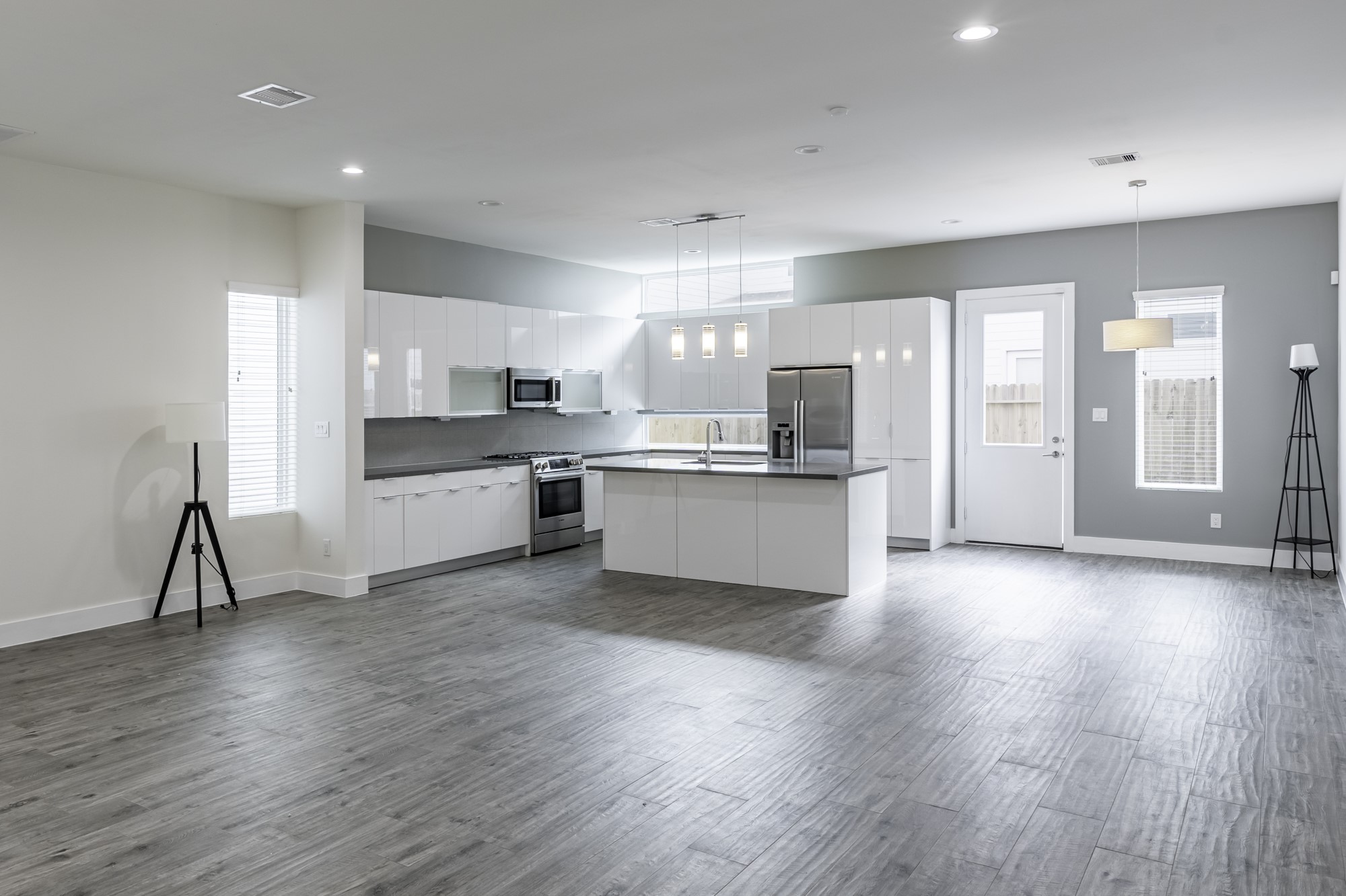5416 Robusto Place Houston, TX 77091 - Photo 4 of 21 Open modern concept!