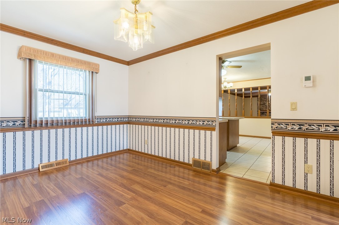 6606 Springdale Road Cleveland, OH 44130 - Photo 11 of 34
