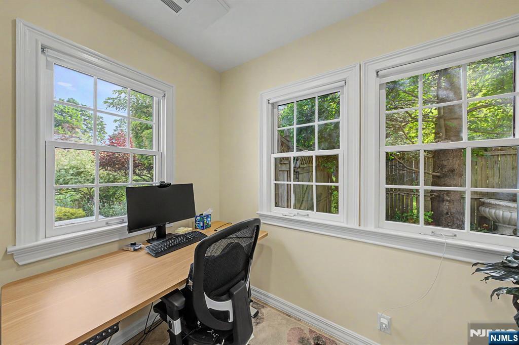 109 Windsor Road Tenafly, NJ 07670 - Photo 12 of 44