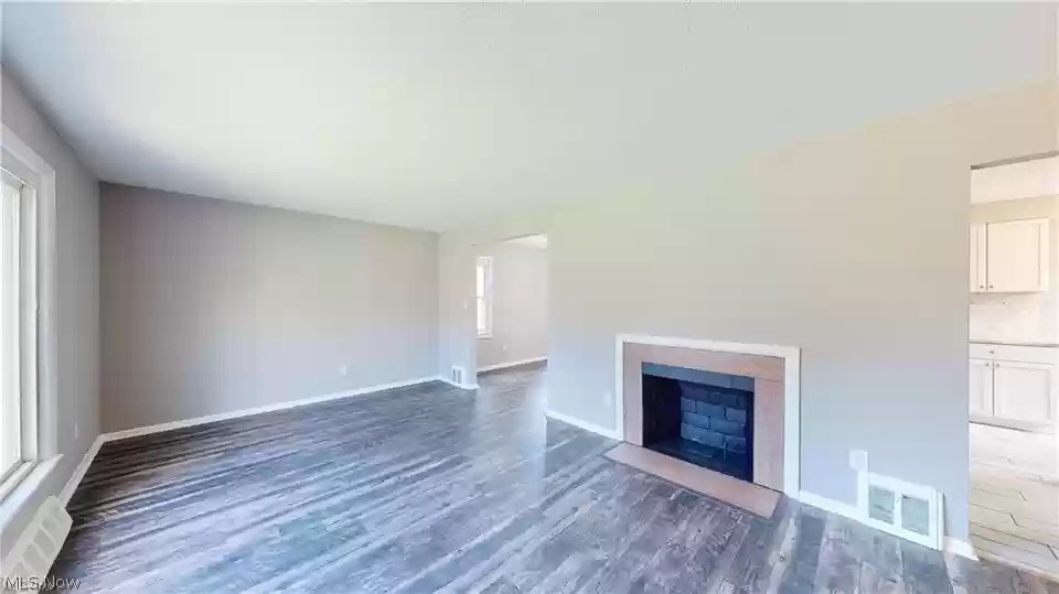 4062 Bayard Road Cleveland, OH 44121 - Photo 3 of 22