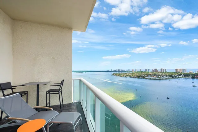 $5,250 | 2640 Lake Shore Drive, Unit 2609, Riviera Beach, FL 33404