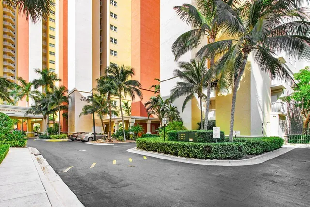 $5,250 | 2640 Lake Shore Drive, Unit 2609, Riviera Beach, FL 33404