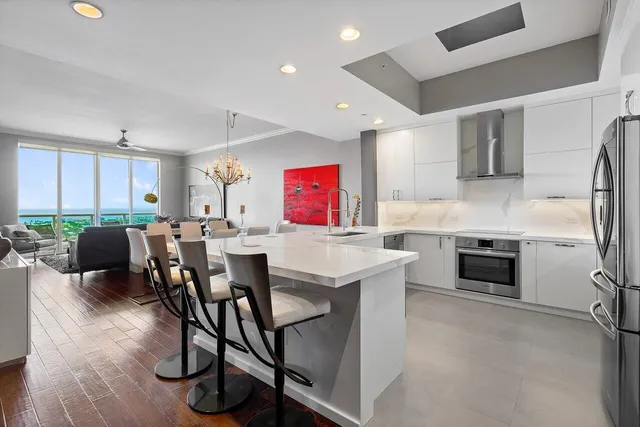 $5,250 | 2640 Lake Shore Drive, Unit 2609, Riviera Beach, FL 33404