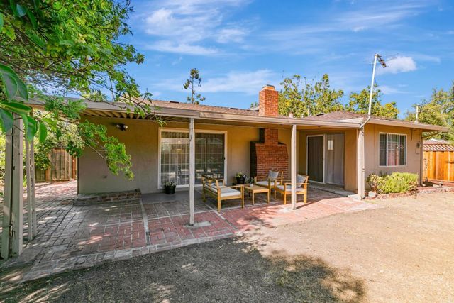 a view of a house with patio outdoor seating