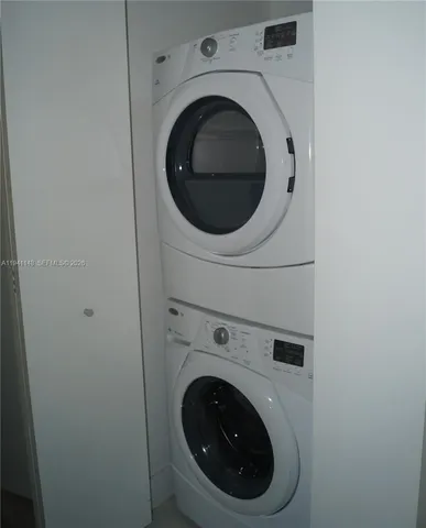 a close up view of a washer and dryer
