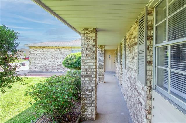 1817 Madewood Road Laplace, LA 70068 - Photo 3 of 27