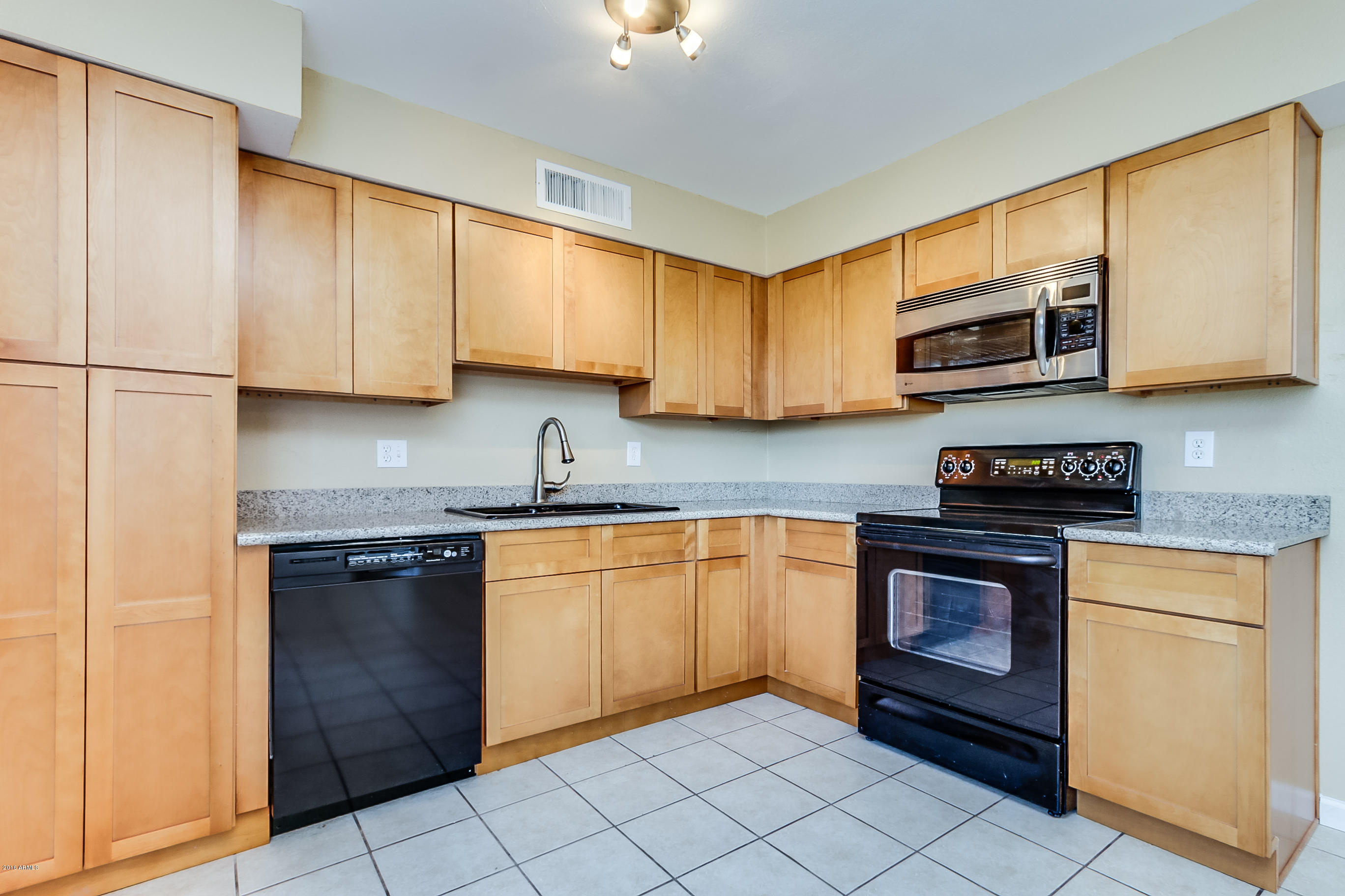 8614 West Piccadilly Road Phoenix, AZ 85037 - Photo 2 of 29 Picadilly - 005