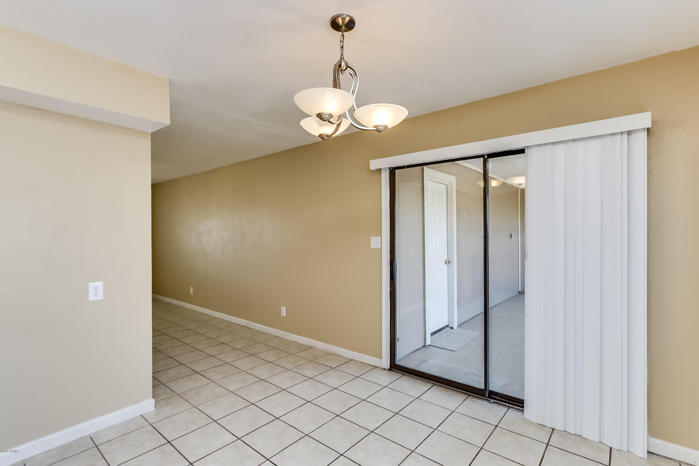 8614 West Piccadilly Road Phoenix, AZ 85037 - Photo 6 of 29 Picadilly - 009