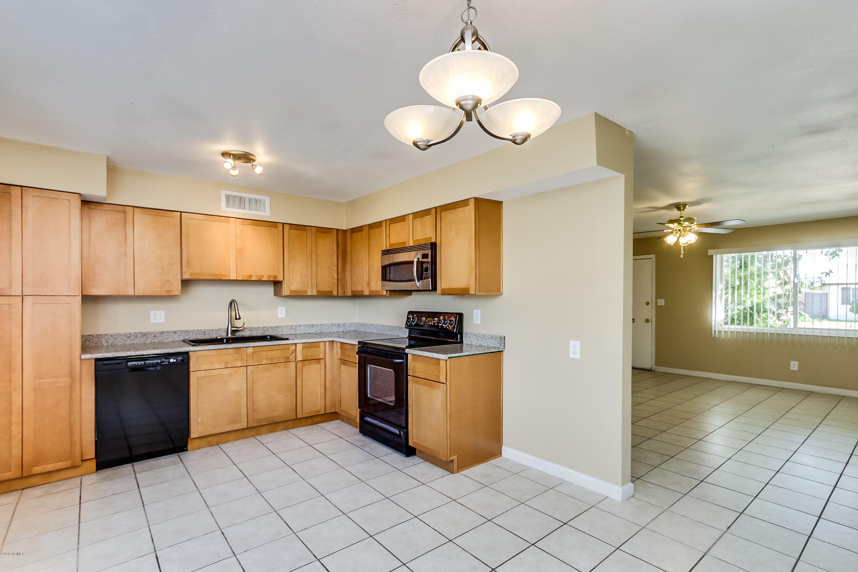8614 West Piccadilly Road Phoenix, AZ 85037 - Photo 7 of 29 Picadilly - 010