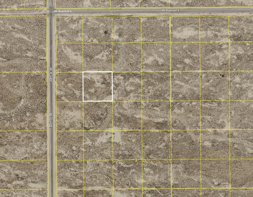 E2 28th Street West Lancaster, CA 93536 - Photo 4 of 12 a bathroom with a shower