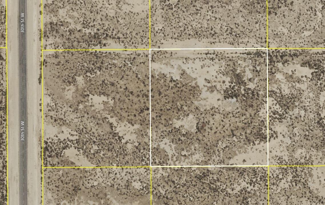 E2 28th Street West Lancaster, CA 93536 - Photo 5 of 12 a bathroom with a shower