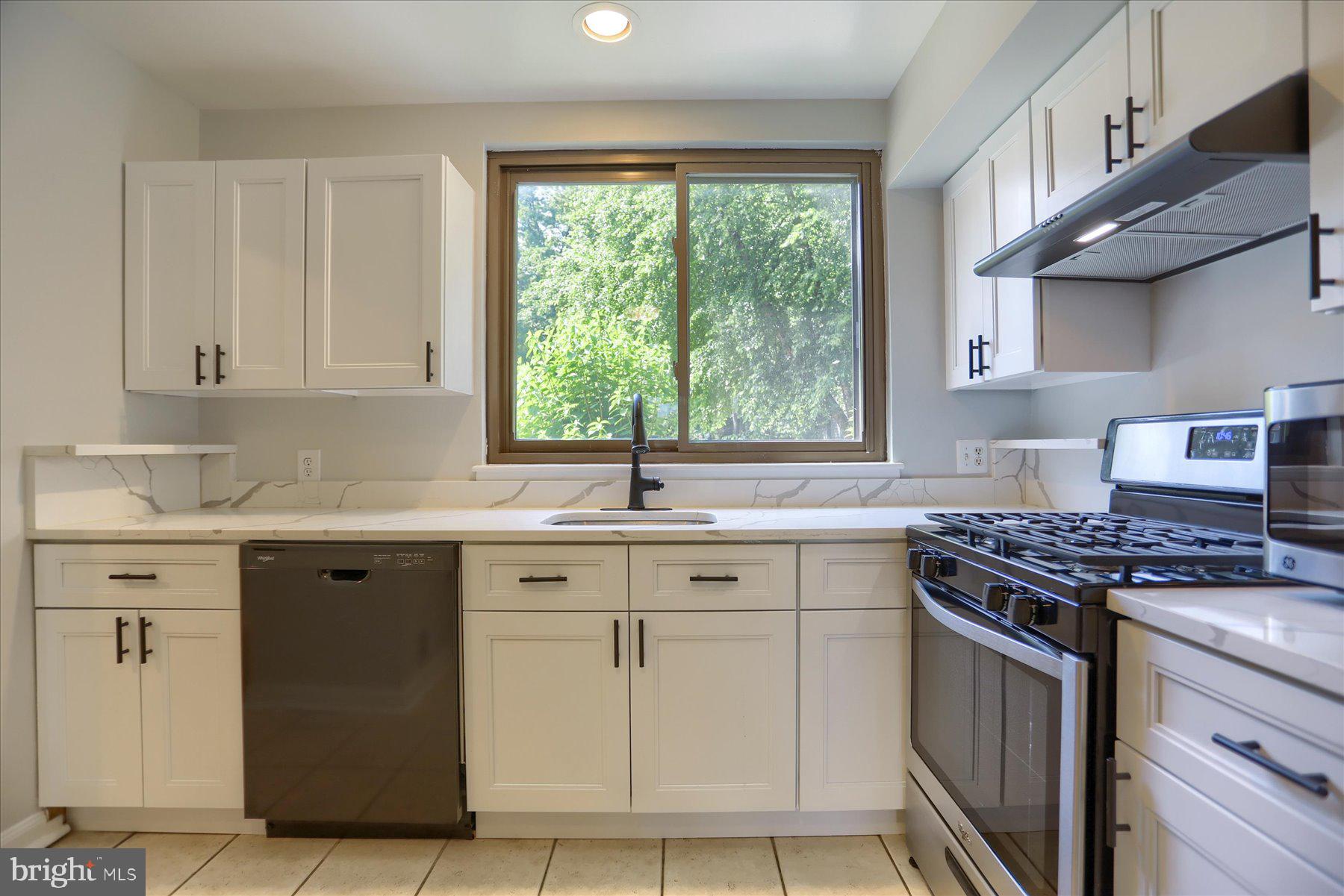 20 Stone Ridge Court, Unit 22 Baltimore, MD 21239 - Photo 2 of 37 Kitchen