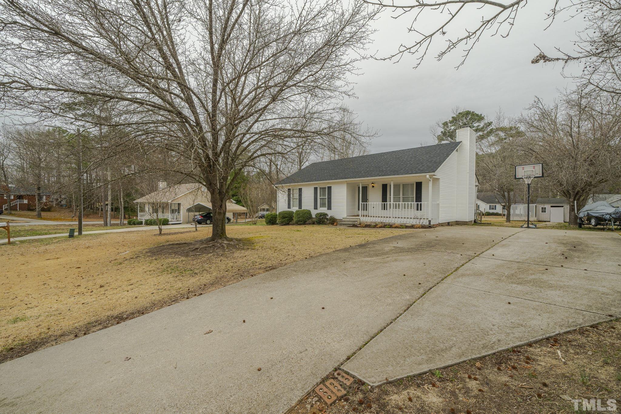 105 Pineview Drive Zebulon, NC 27597 - Photo 5 of 29