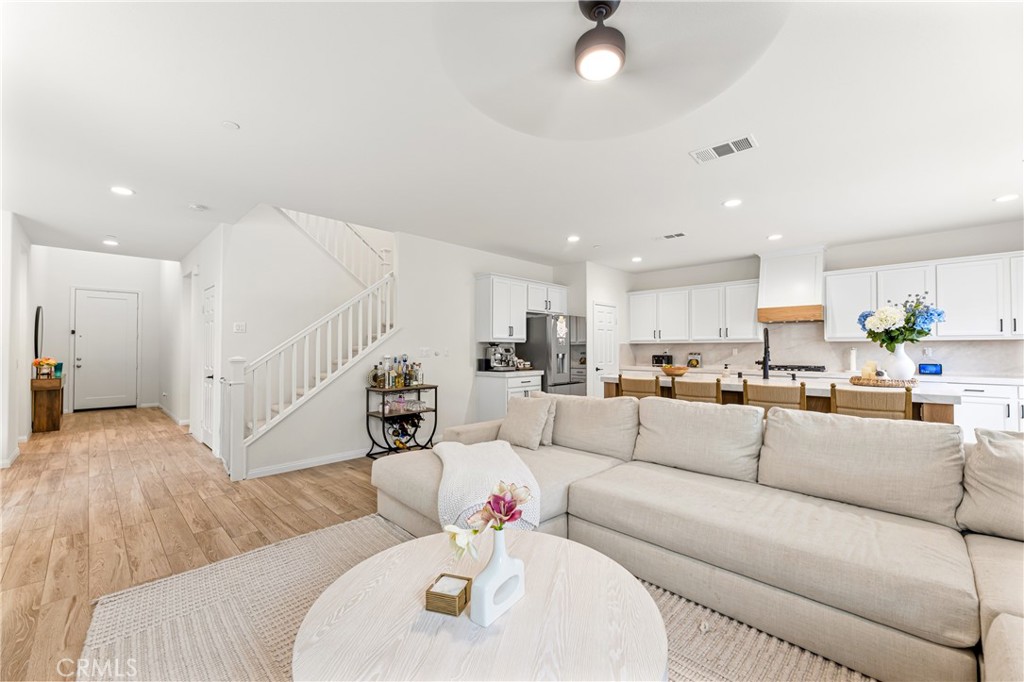 39490 Verbena Way Temecula, CA 92591 - Photo 21 of 70 Living Room