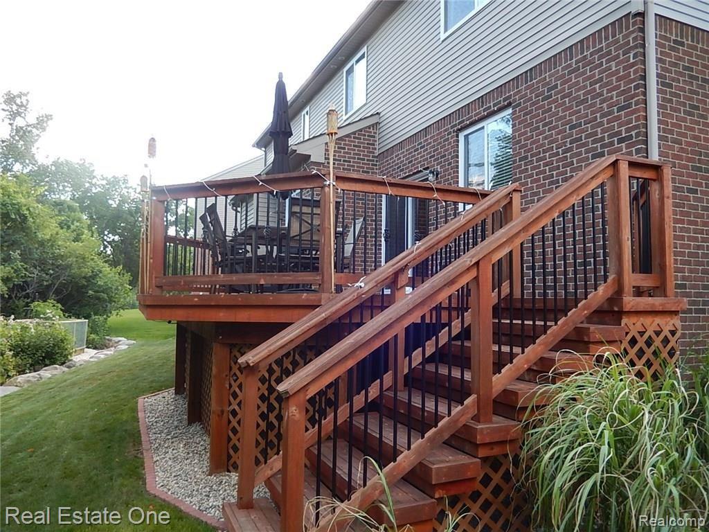3447 Columbia Drive Rochester, MI 48307 - Photo 36 of 44 Rear View and Deck