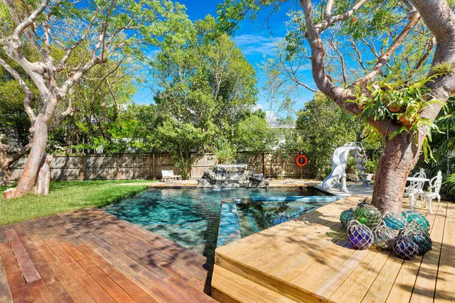 a view of a terrace with sky view